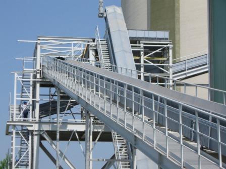 Conveyor in a cement plant
